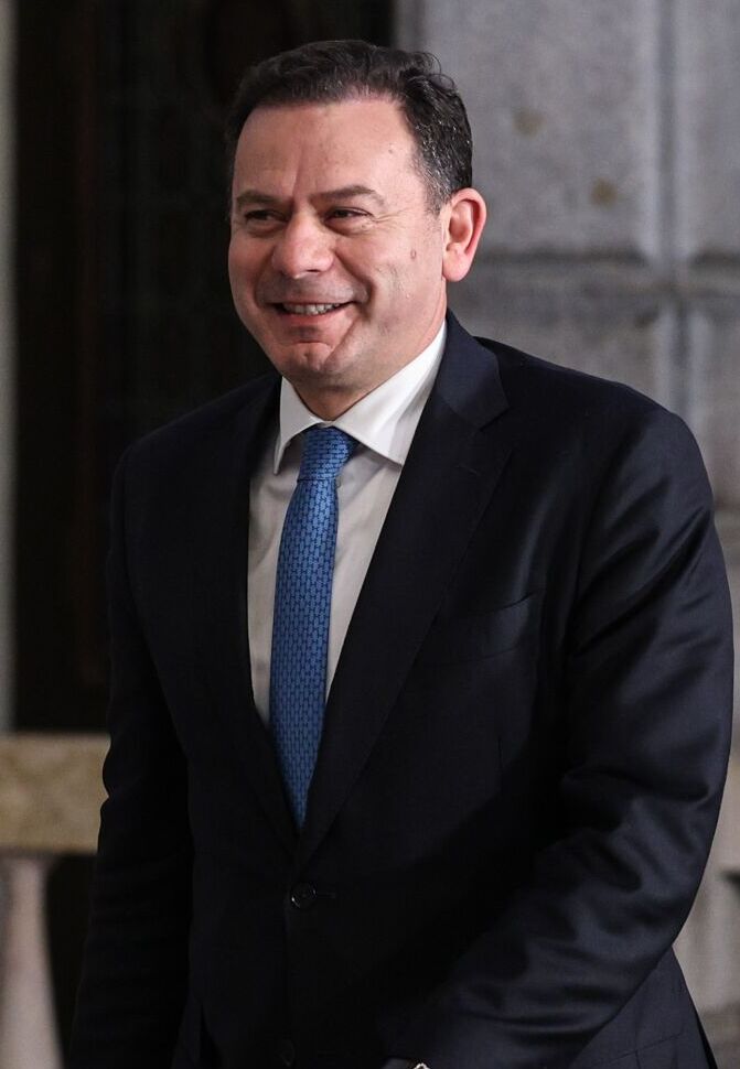 Retrato de Luís Montenegro
