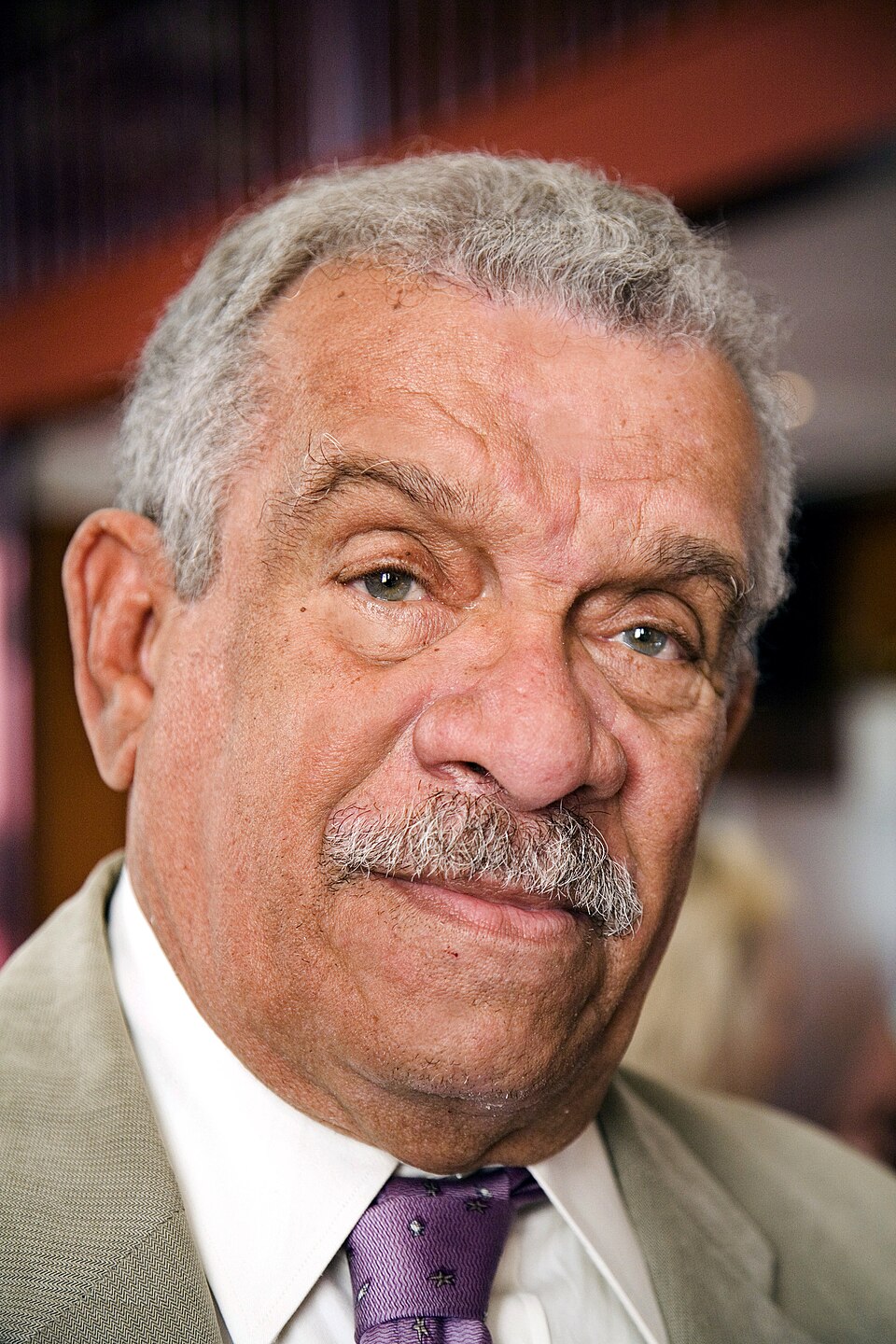 Retrato de Derek Walcott