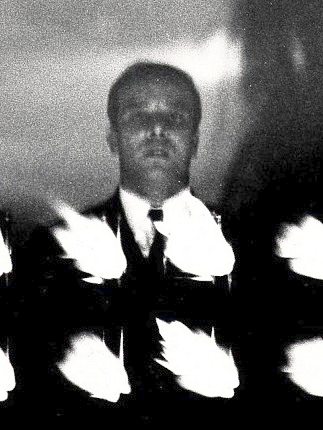 Retrato de Yves Klein