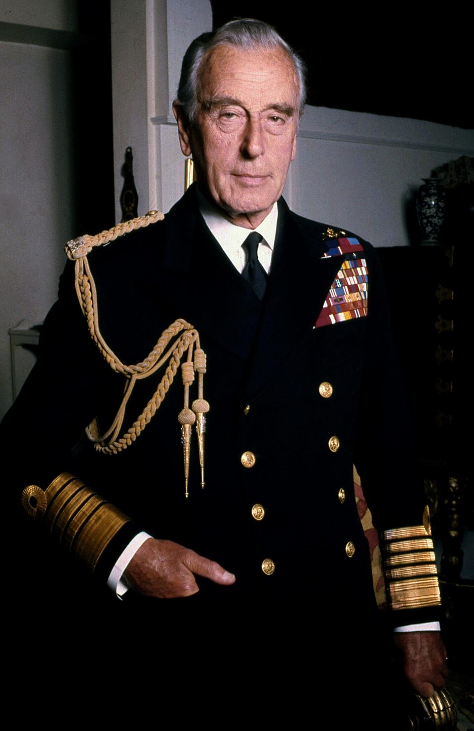 Retrato de Louis Mountbatten