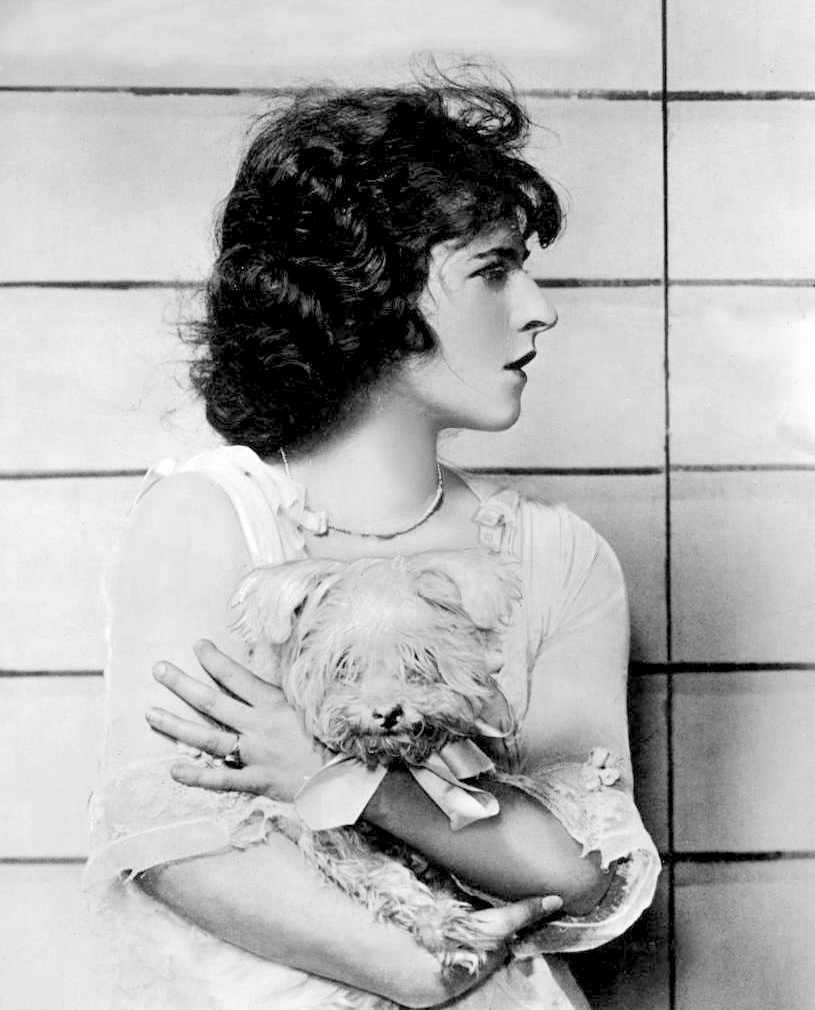 Retrato de Ruth Gordon