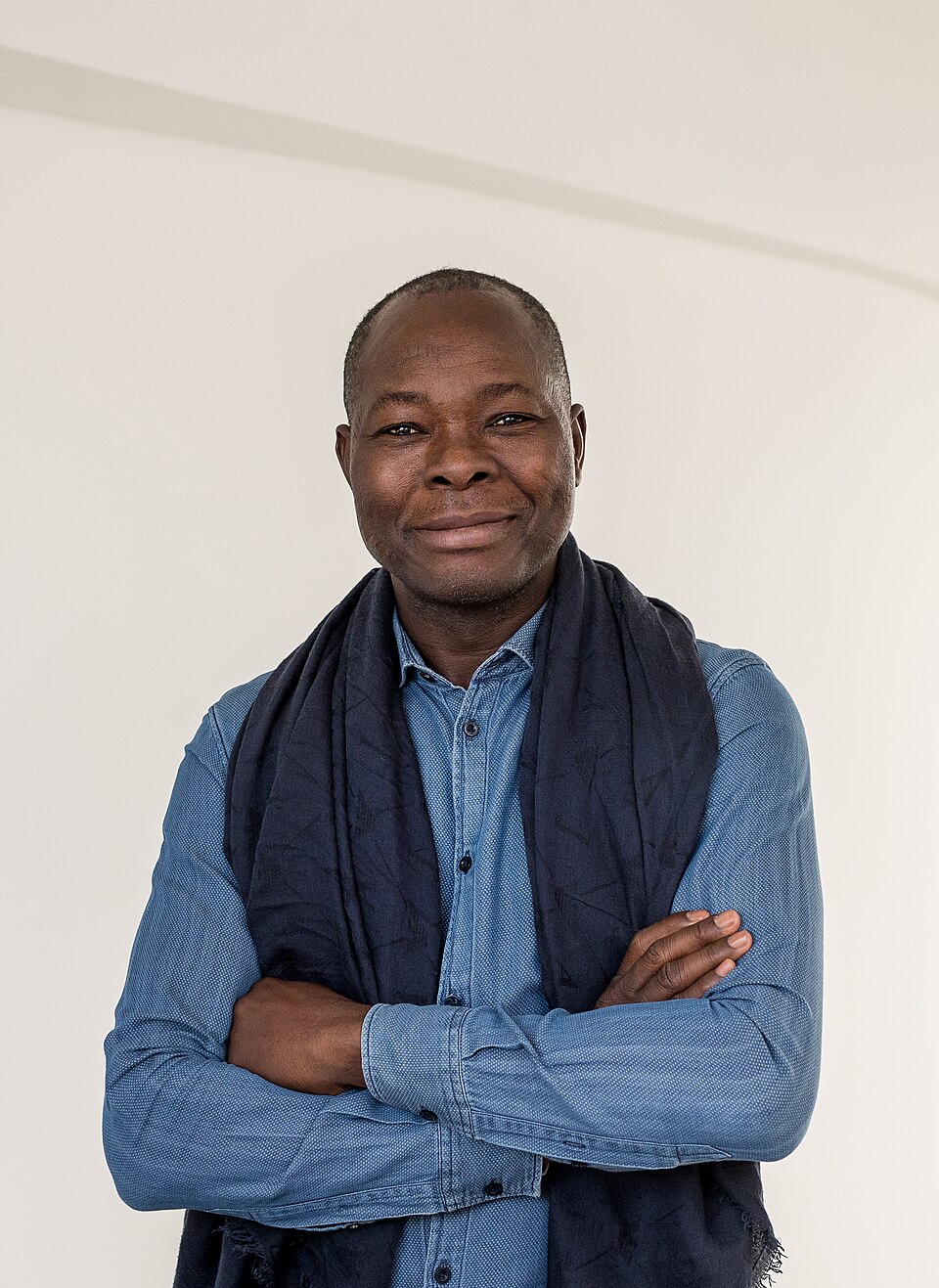 Retrato de Diébédo Francis Kéré
